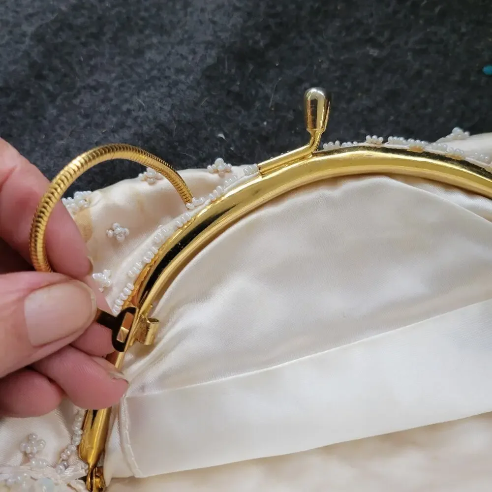 Vintage HANDCRAFTED Purse Hand Beaded Kisslock Silver Chain‎ Hong Kong 1940-50s